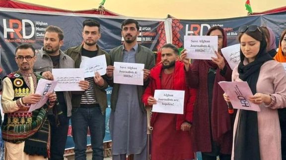 بېپولې خبریالان: افغان خبریالان په پاکستان کې نیول کېږي او طالبانو ته سپارل کېږي