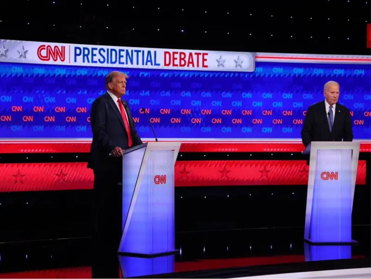 د امریکا د پخواني او اوسني ولسمشر تر منځ ټاکنیزه سیالي له ناندریو او پیغورونو ډکه وه