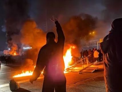 طالبان به رسانه‌ها دستور داد از انتشار خبرها در حمایت از معترضان ایران خودداری کنند