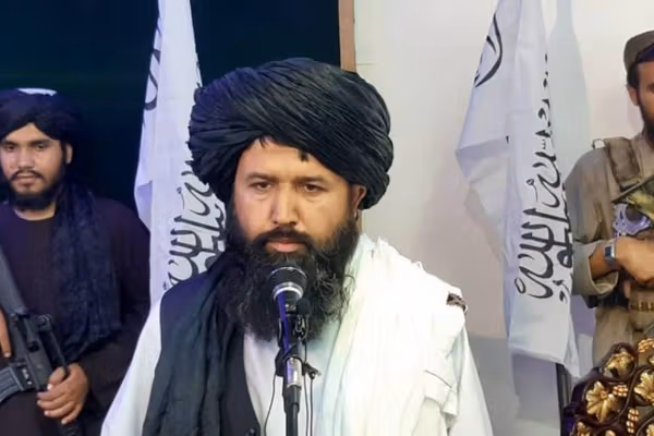 وزیر تحصیلات عالی طالبان: از تلفنهای هوشمند بیش از حد استفاده نکنید