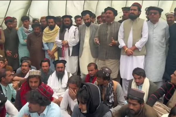 د سویلي وزیرستان اوسېدونکو د واڼه_اعظم ورسک لارې تړل پاتې کېدو په غبرګون لاریون کړی