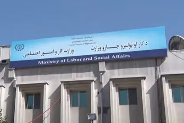 طالبان وایي دامهال ۱۰زره بېسرپرسته ماشومان د دوی په روزنتونونو کې ساتل کېږي