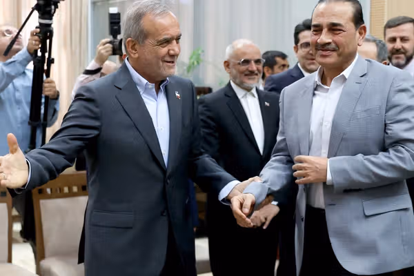 دیدارهای جداگانه فرمانده ارتش پاکستان با پزشکیان، قالیباف و عراقچی