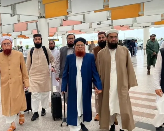 Gave Wife’s Example to Convince Taliban to Reopen Girls' Schools, Says Pakistani Cleric