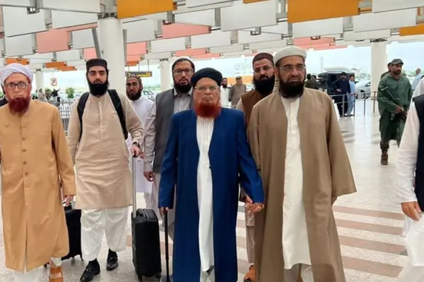 Gave Wife’s Example to Convince Taliban to Reopen Girls' Schools, Says Pakistani Cleric