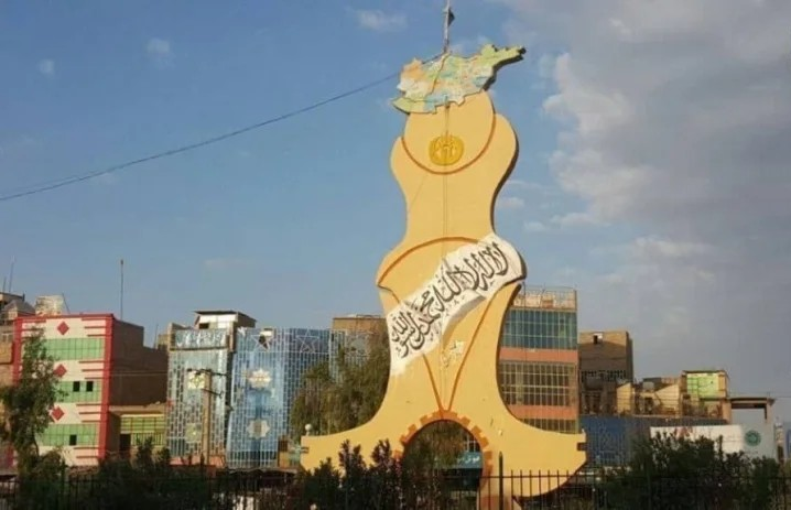 د ورېښمو پله له لارې؛ هره ورځ د صادراتو او وارداتو څه باندې ۵۰۰ ترانزیټي موټر تګ‌راتګ کوي