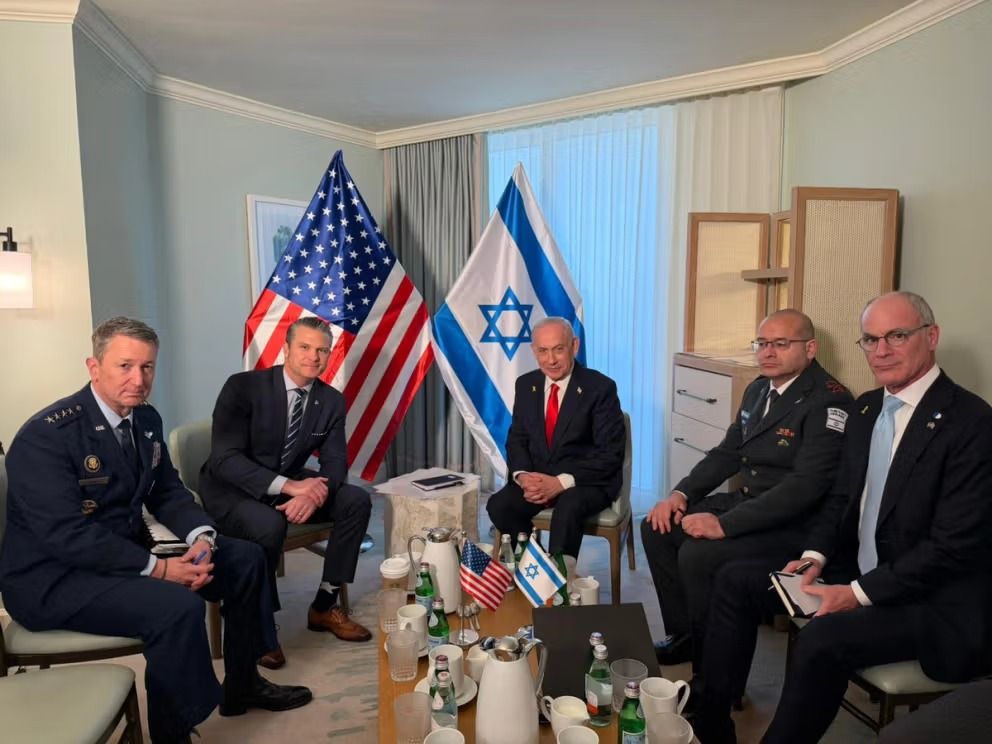 بنیامین نتنیاهو د امریکا د جنګ له وزیر سره وکتل