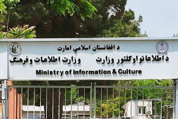 د قطر سفیر د طالبانو د اطلاعاتو او کلتور وزیر سره دوحې ته د تاریخي اثارو پر لېږد غږېدلی