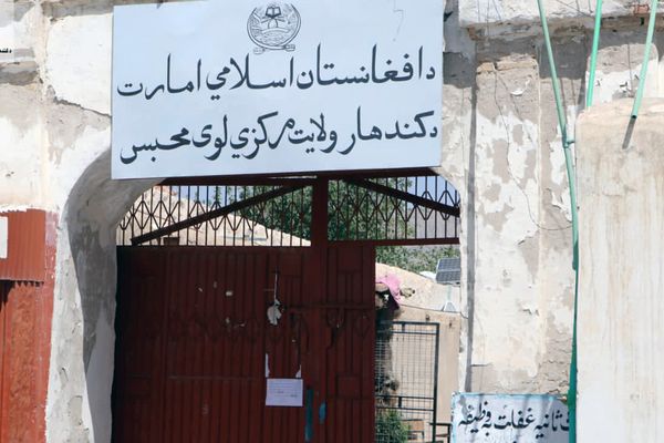 د هبت الله بې انصافه بښنه: د کندهار له زندانه د سیاسي بندیانو پرته ۲۶۰ تنه خوشي شول