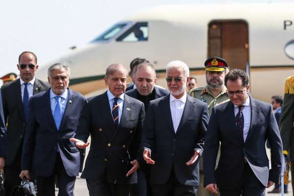 در ادامه سفر منطقهای؛ شهباز شریف به تهران رسید