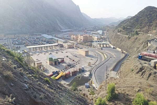 د تورخم تړلې لاره؛ د افغانستان-پاکستان سوداګرۍ ته ۴.۵ میلیارد ډالره زیان اوښتی