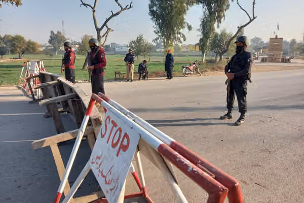 ارتش پاکستان از کشته شدن حدود ۵۰ شبهنظامی در خیبرپختونخوا و بلوچستان خبر داد