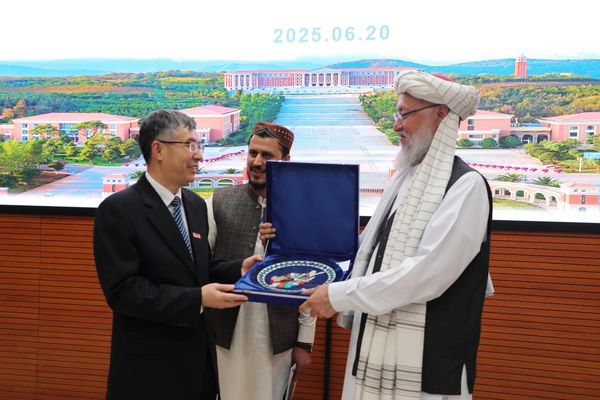 د افغانستان د علمي مشارکت غوښتنه؛ خو زدهکوونکې نجونې لا هم له زده کړو محرومې دي