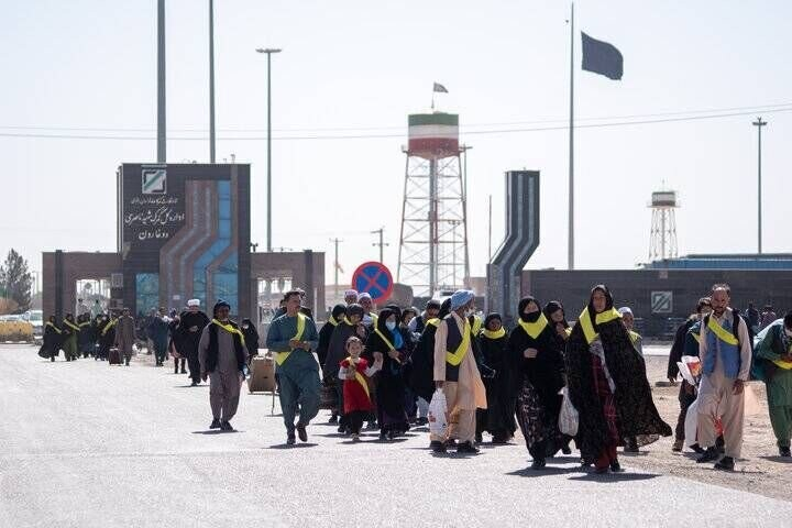 د خامنه يي د جنازې په مراسمو کې د ګډون لپاره ۲۵۰۰ افغان مېلمنو ته ویزې صادرې شوې