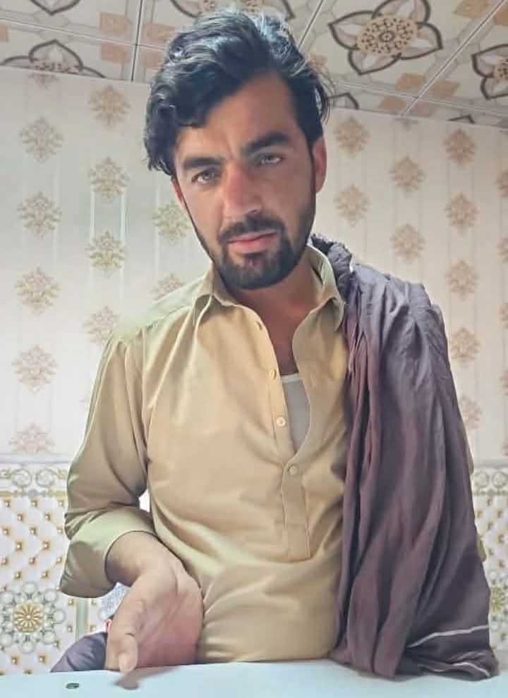 طالبانو د هلمند په دېشو ولسوالۍ کې یو موټر چلوونکی په ډزو وژلی دی