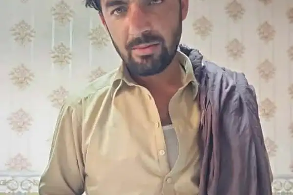 طالبانو د هلمند په دېشو ولسوالۍ کې یو موټر چلوونکی په ډزو وژلی دی