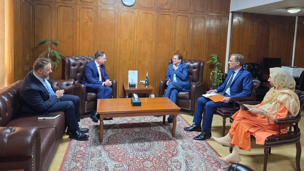 المبعوث الباكستاني يبحث مع السفير البولندي التهديدات الإرهابية العابرة للحدود