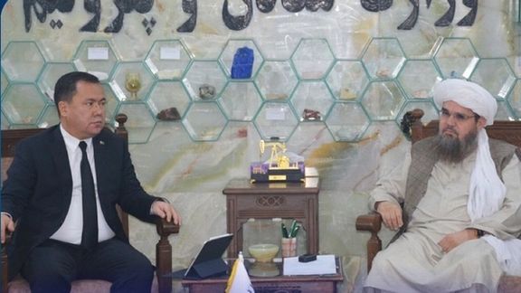 د طالبانو د کانونو او پټرولیم وزیر د ټاپي پروژې له مشر او د ترکمنستان له سفیر سره ولیدل