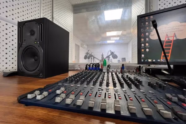 د راډیو نړۍواله ورځ؛ یونسکو وایي مصنوعي ځیرکتیا د راډیو د پیاوړتیا وسیله ده