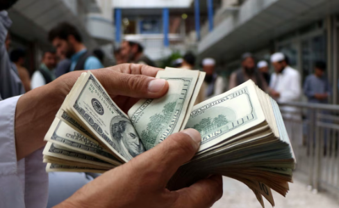 شننه؛ طالبانو ولې د افغان صرافانو پر کار بندیز لګولی؟