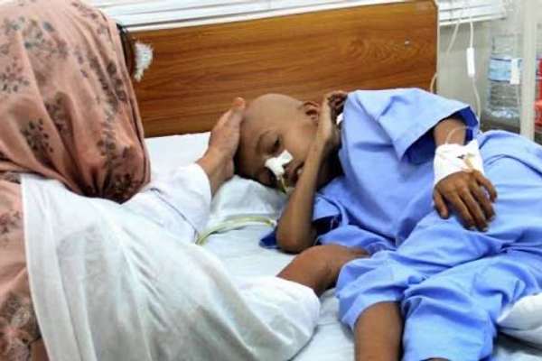 په افغانستان کې د سرطان پېښې زیاتې شوې؛ ناسالم ژوند یې مهم لامل بلل کېږي