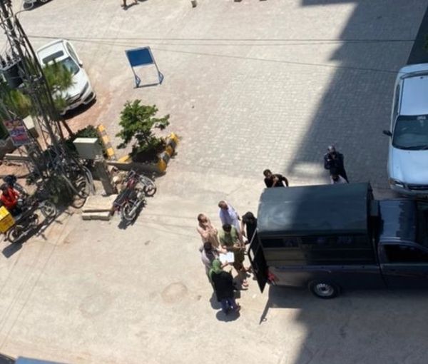 پولیس پاکستان: افغان‌های بازداشتی بدون مدرک تا فراهم شدن زمینه اخراج در زندان می‌مانند