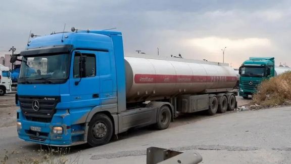 ماهیانه بین ۳.۴ تا ۵ میلیون بشکه نفت از کارخانهها منحرف و عمدتاً به آسیا صادر میشود