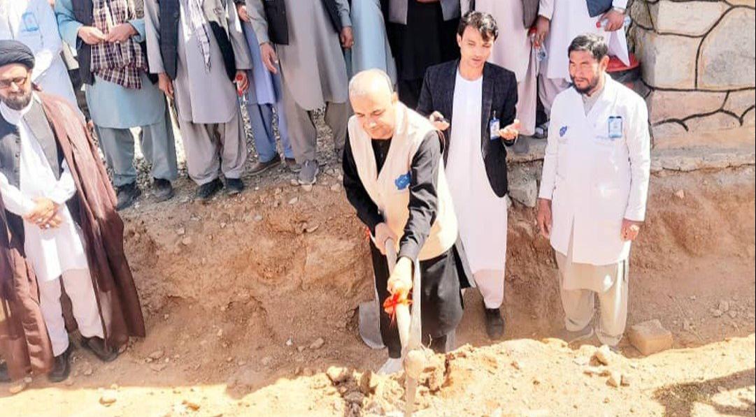 مردم جاغوری غزنی با هزینه شخصی خود شفاخانه نسایی ولادی می‌سازند