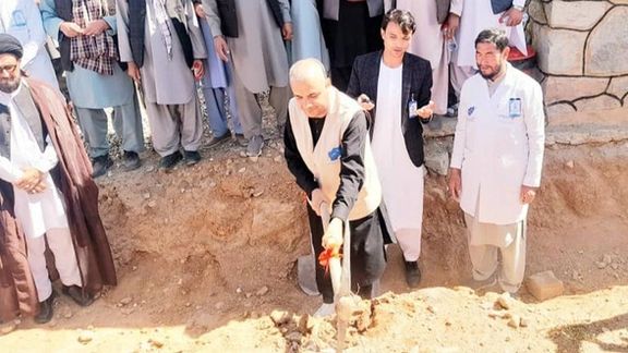 مردم جاغوری غزنی با هزینه شخصی خود شفاخانه نسایی ولادی میسازند