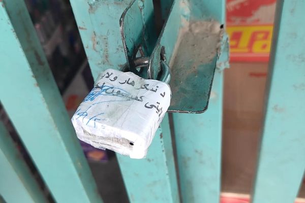 لوړې بیې او کمزوری څار؛ طالبانو ننګرهار کې د لوړو نرخونو له امله یو شمېر هټۍ تړلې دي