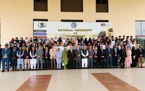 په پاکستان کې د علامه اقبال سکالرشېپ له لارې ۳۰۰ افغان محصلین فارغ شول