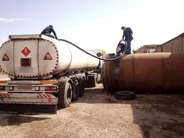 مقام ایرانی: کشف سوخت قاچاقی به افغانستان ٥٠ درصد افزایش یافته است 