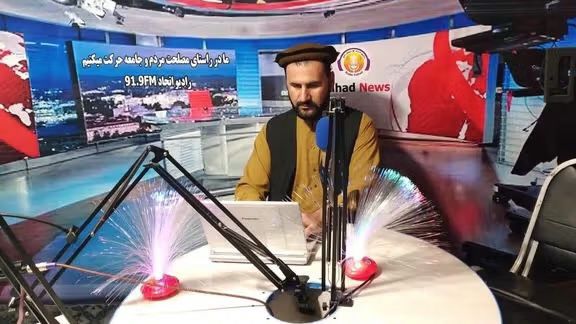 مسئول یک رادیوی محلی در لوگر پس از دو هفته بازداشت از زندان طالبان آزاد شد
