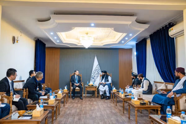 Taliban Interior Minister, Chinese Envoy Discuss Bilateral Relations