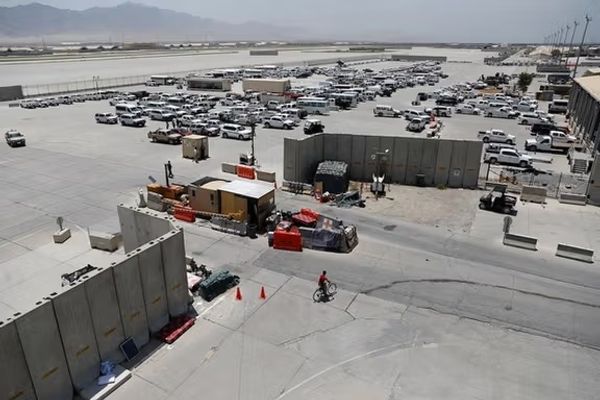 مسؤولة سابقة في الاستخبارات الأميركية: باكستان استهدفت مخزناً للأسلحة في باغرام