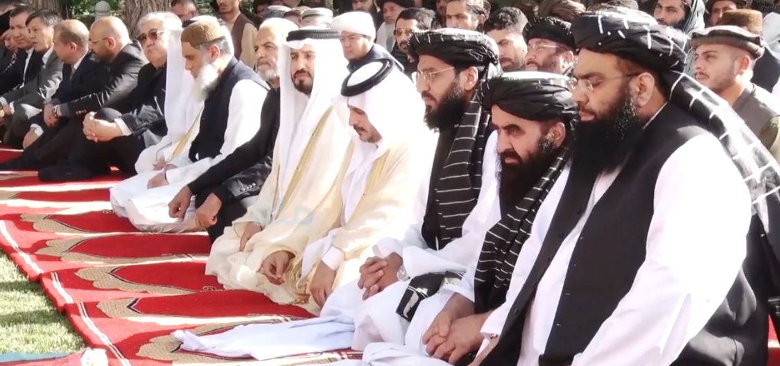 په ارګ او سپېدار کې د اختر لمونځونه؛ متقي او مولوي کبیر یو وار بیا د اختر لمونځ جلا ادا کړ