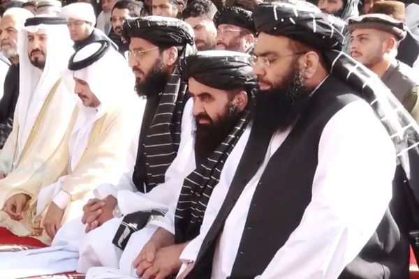 په ارګ او سپېدار کې د اختر لمونځونه؛ متقي او مولوي کبیر یو وار بیا د اختر لمونځ جلا ادا کړ