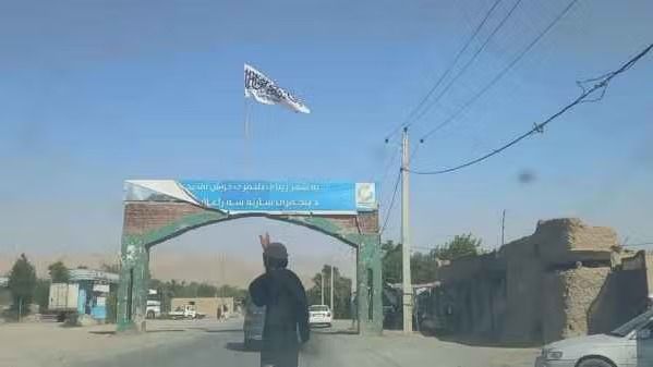 سرچینې: طالبانو هغه زنداني ښځه خپل پلار ته وسپارله چې غوښتل یې ویې وژني