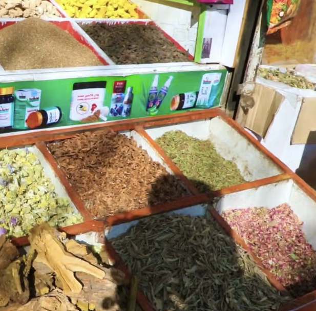 مرضى أفغان يلجأون للعلاجات التقليدية مع ارتفاع تكاليف العلاج