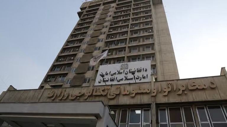 خاص طالبان توقف خطط تطوير شبكة الإنترنت عبر الألياف الضوئية