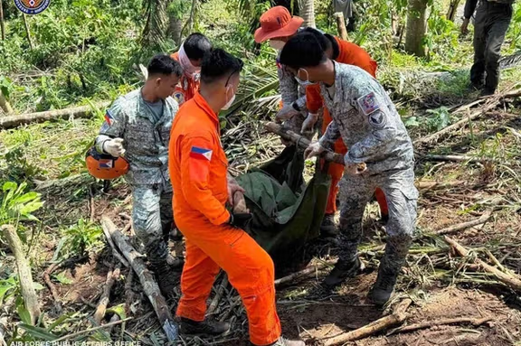 فلیپین کې د «کلمایګي» توپان؛ د مړو شمېر ۱۴۰ ته لوړ شو او لسګونه نور تري تم دي