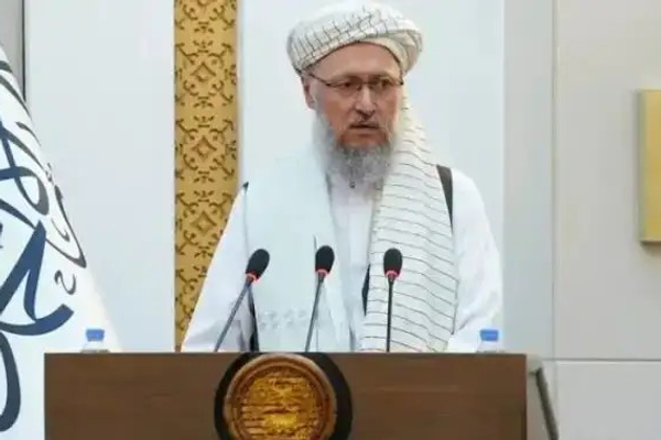 نائب رئيس وزراء طالبان يدعو منظمات الإغاثة إلى مساعدة العائدين إلى أفغانستان