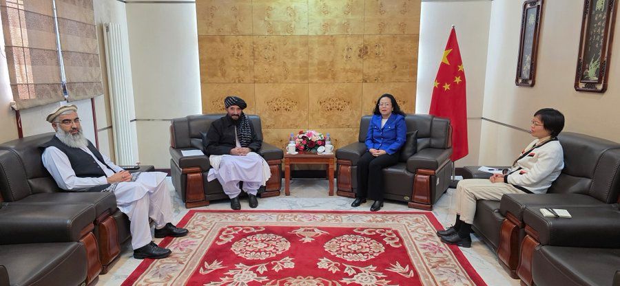 قرغېزستان کې د طالبانو سفیر د چین له سفیرې سره پر سیمه‌ییز ثبات خبرې کړي 