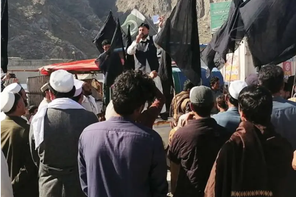 Protestors In Torkham Call For Release of Pakistani Citizens Detained By Taliban