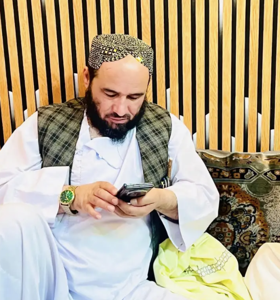 طالبان تحاكم قائدها السابق المتمرّد