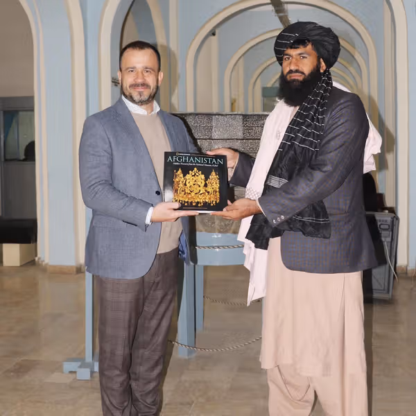 د دندې د پای شېبو کې؛ کابل کې د ترکیې سفیر د افغانستان له ملي موزیم نه لیدنه کړې