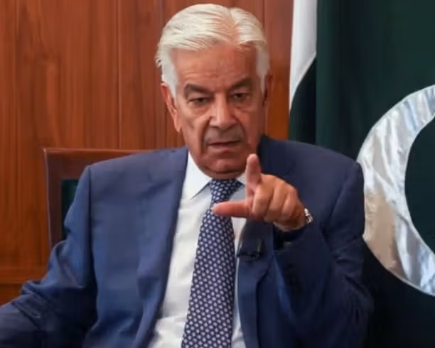 د پاکستان دفاع وزیر: که طالبان وسلهوال مهار نهکړي، پر افغانستان به بیا برید وکړو