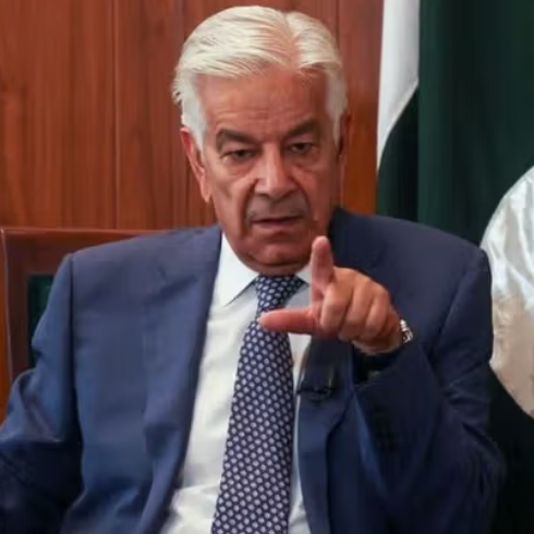 د پاکستان دفاع وزیر: که طالبان وسلهوال مهار نهکړي، پر افغانستان به بیا برید وکړو