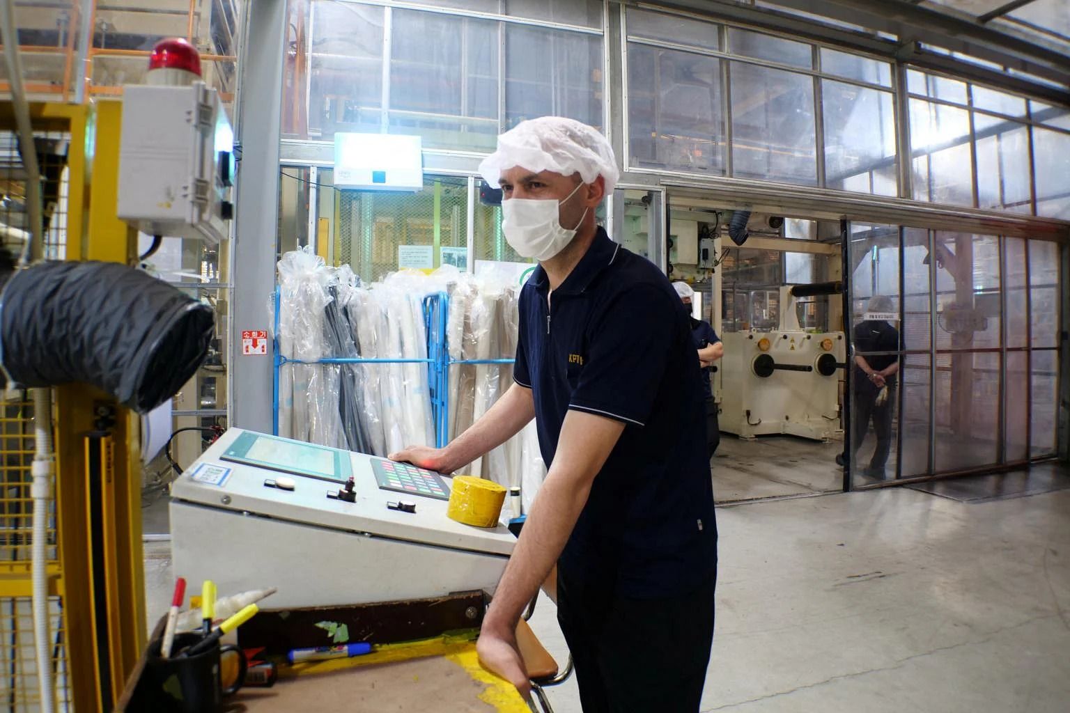 چالش‌های زبانی و فرهنگی؛ پناهندگان افغان در کوریای جنوبی به مشاغل کارخانه‌ای روی آورده‌اند