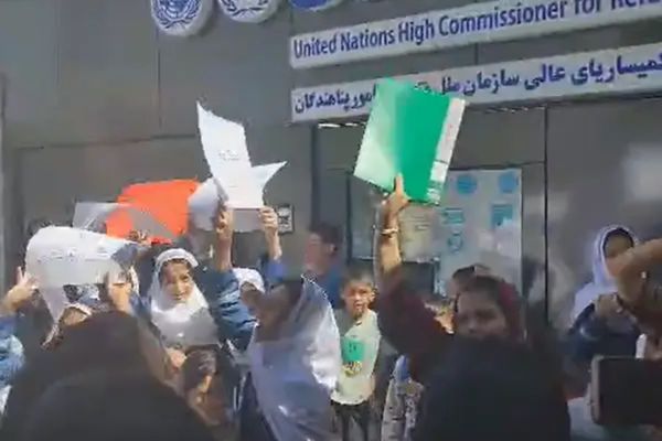 Afghan Students in Shiraz Protest Against Ban on Enrollment in Iranian Schools